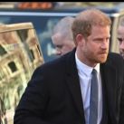 El príncipe Harry eligió una camisa de Dior con bordado en hilos de oro para visitar Londres