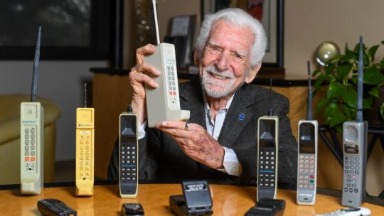 Medio siglo de teléfonos celulares: su inventor cree que estamos obsesionados con ellos
