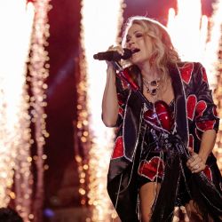 En esta imagen Carrie Underwood actúa en el escenario de los CMT Music Awards 2023 en el Moody Center en Austin, Texas. | Foto:Catherine Powell/Getty Images for CMT/AFP