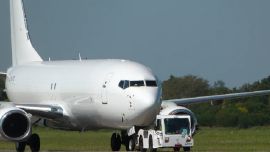 El Boeing 737-800, matrícula LV-CTC, aterrizó en la pista de la Escuela de Aviación Militar (EAM), Córdoba.