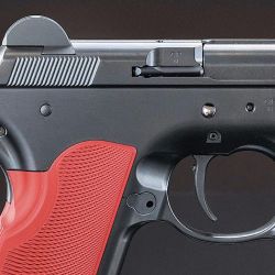 La Field Pistol es una pistola de  la más alta gama. Se provee de fábrica con cachas envolventes color ocre.