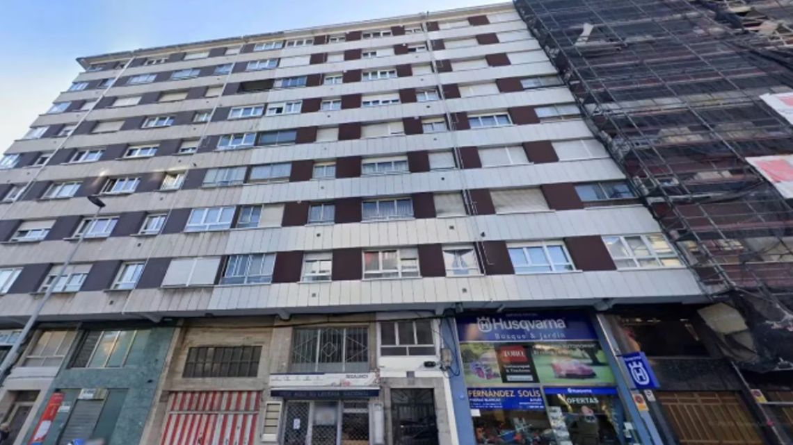 España una mujer saltó de un quinto piso con su hija en brazos Perfil