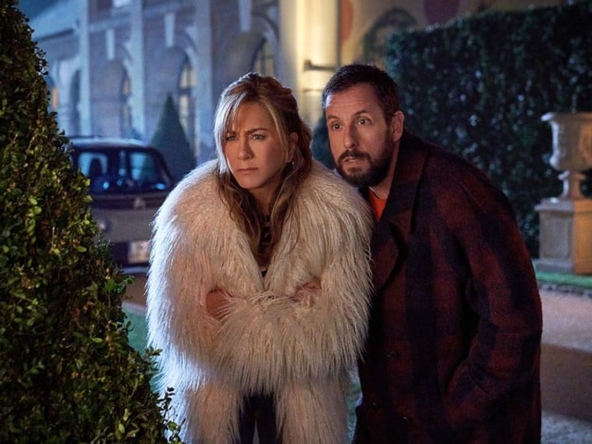 Perfil radiofónico |  Misterio a la vista: Adam Sandler y Jennifer Aniston estafados en Netflix