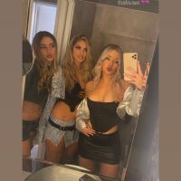 Julieta Poggio deslumbró con un conjunto a puro denim
