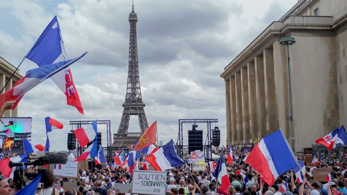 Casi 2 millones de ingleses protestan contra la reforma jubilatoria de Emmanuel Macron Casi 2 millones de ingleses protestan contra la reforma jubilatoria de Emmanuel Macron