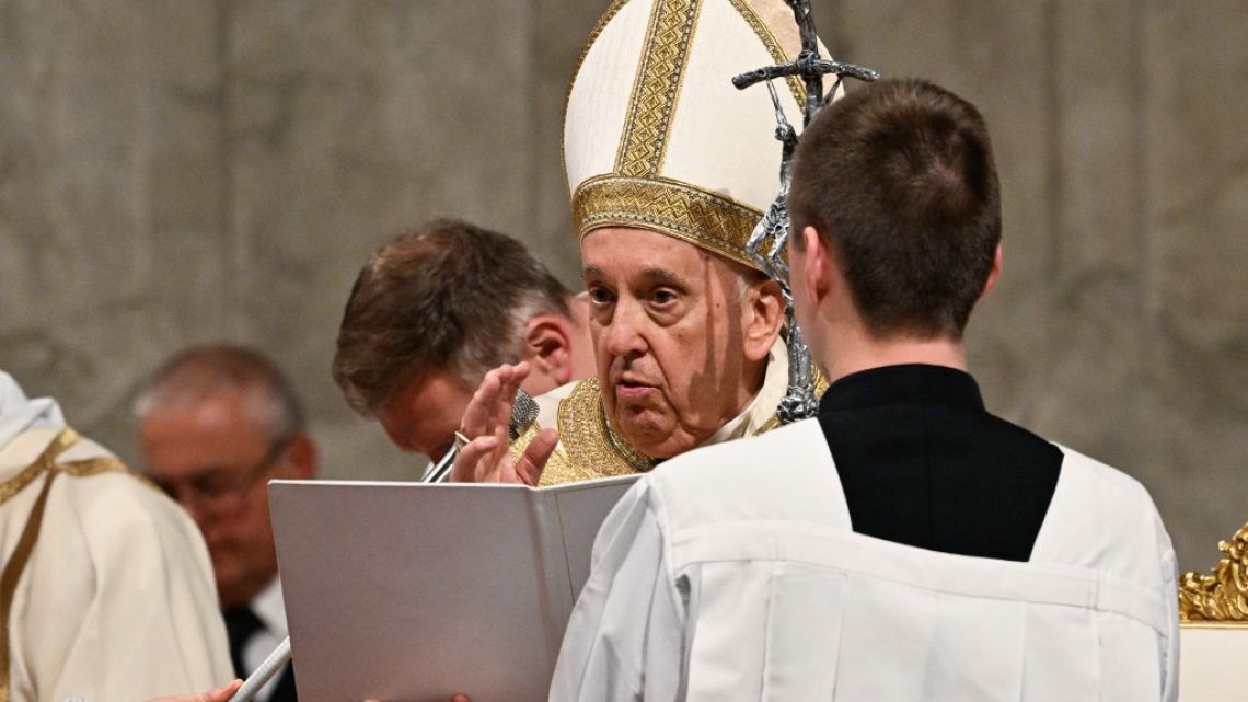 El Papa Francisco reapareció en la Vigilia Pascual con criticas a la guerra y al «cáncer de la corrupción»