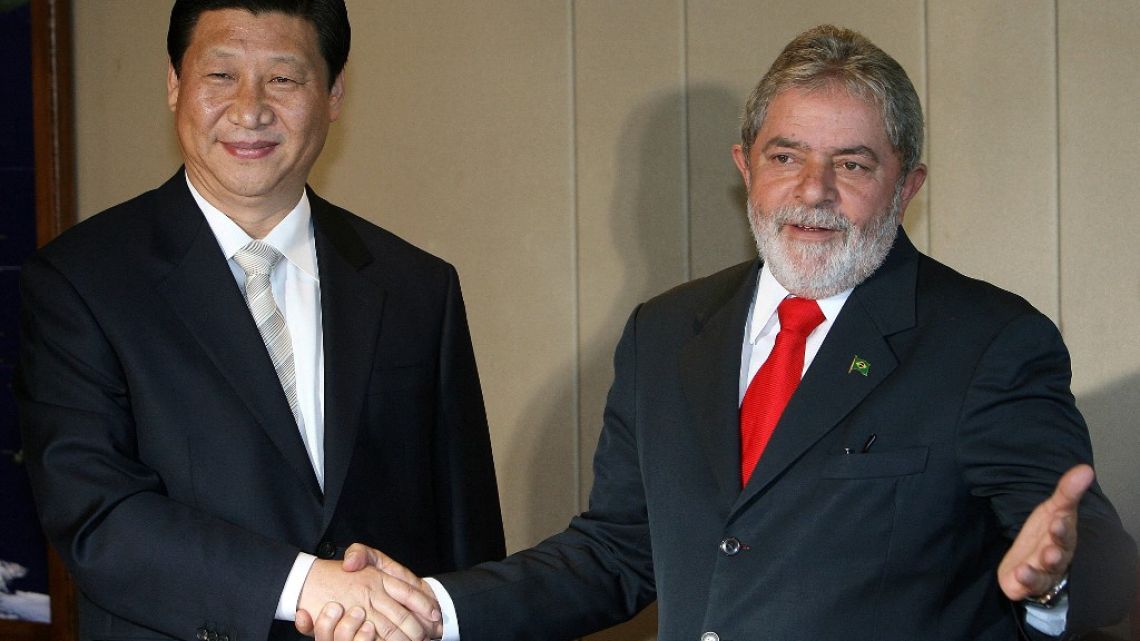In this photo taken on February 19, 2009, Chinese Vice-President Xi Jinping (L) shakes hands with Brazilian President Luiz Inacio Lula da Silva, during a meeting in Brasilia.