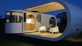 Distinguido y con diseño futurista, este camper invita a quedarse a vivir más que a turistear.