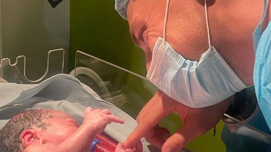Thiago Cardozo y Regi esperando a su bebé.
