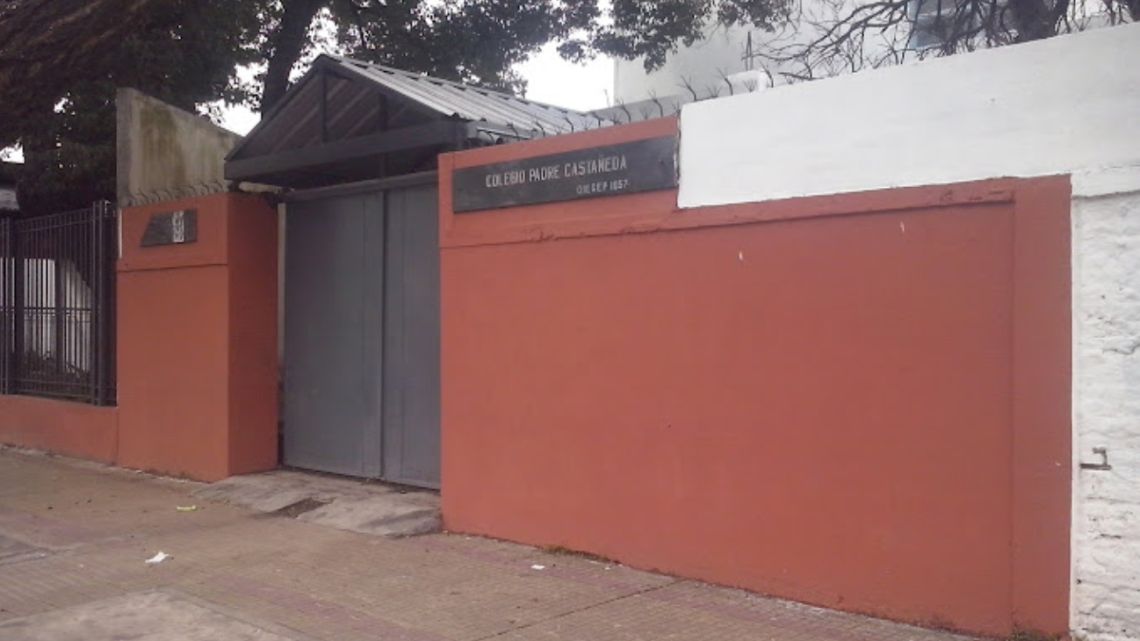 Fingeron ser alumnos, entraron a un colegio y robaron a los preceptores Fingeron ser alumnos, entraron a un colegio y robaron a los preceptores