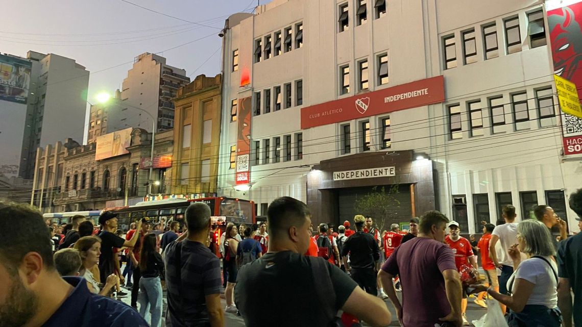 Independiente fans gather outside the Estadio Libertadores de América-Ricardo Enrique Bochini.