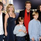 Quiénes son los hijos de Jon Bon Jovi, la nueva familia de Millie Bobby Brown