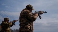 Conmoción por un video que muestra la supuesta decapitación de un soldado ucraniano (AFP). 