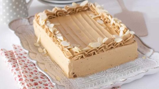 La torta moka es un postre ideal para preparar de forma fácil y en familia.