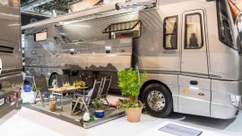 Una vidriera para los fanáticos y para los que todavía sueñan con una vida sobre ruedas.