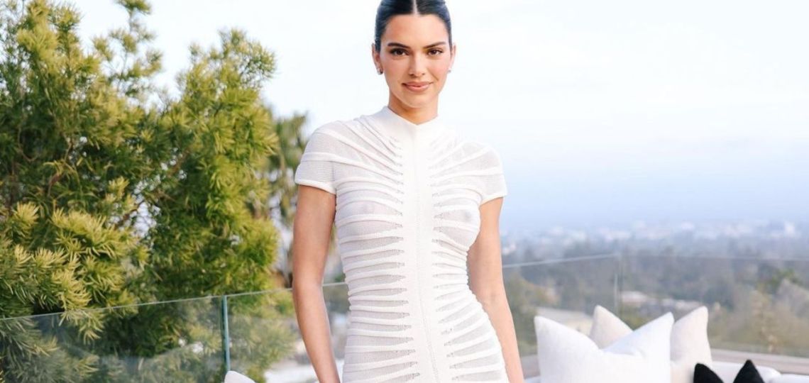 Free the nipple: Kendall Jenner lució un vestido transparente naturalizando el pezón