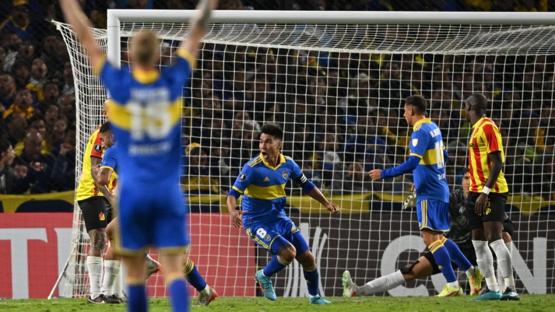 Boca Juniors' midfielder Guillermo Fernández (centre) celebrates his team's second goal during the Copa Libertadores group stage football match between Boca Juniors and Deportivo Pereira at La Bombonera stadium in Buenos Aires on April 18, 2023. 