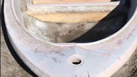 Los objetos quedaron expuestos por la bajante.