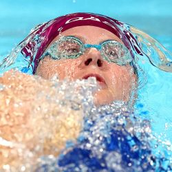 La australiana Katja Dedekind compite en la final de la prueba femenina de 200m medley individual durante los campeonatos australianos de natación en la Costa Dorada. | Foto:Pat Hoelscher / AFP