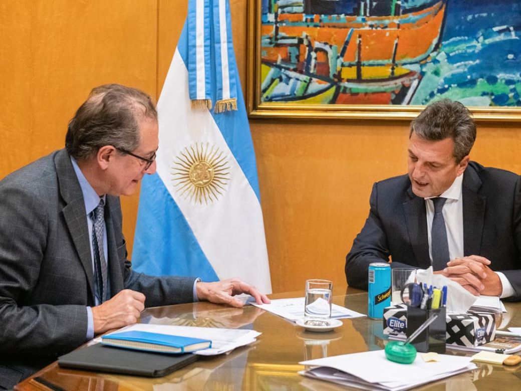 sergio-massa-y-el-presidente-del-banco-central-miguel-pesce-1551608