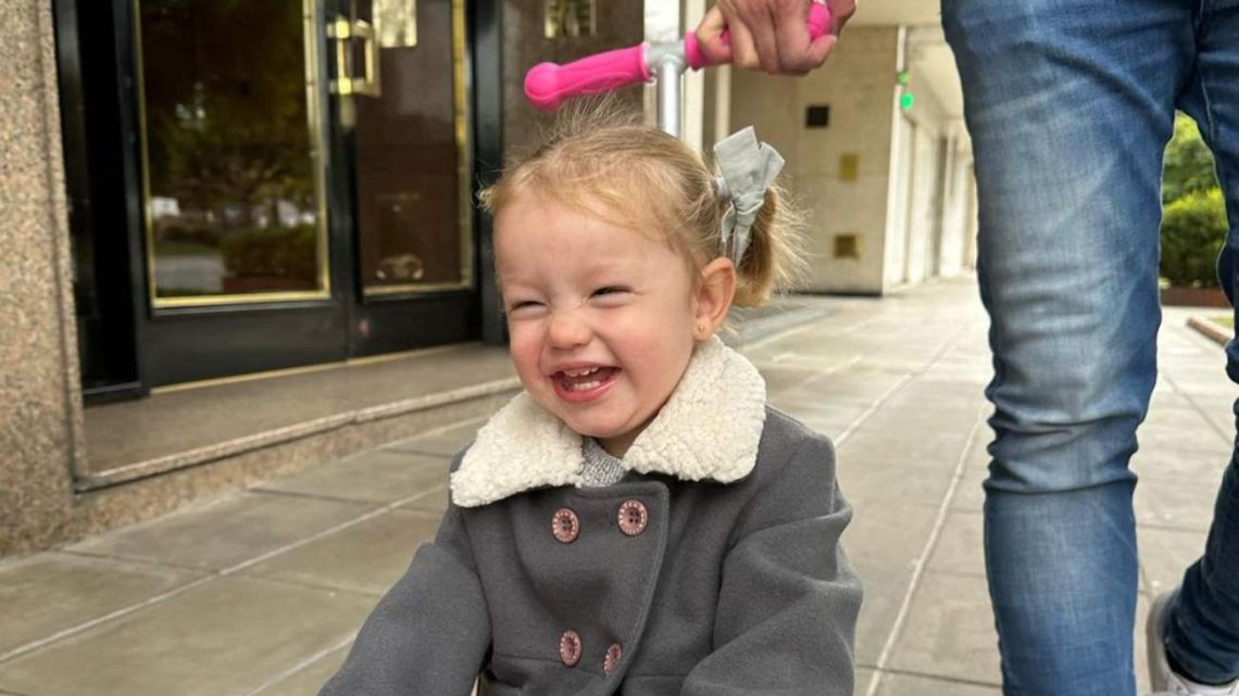 Ana García Moritán marca tendencia con su tapado gris corderito