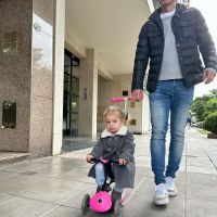 Ana García Moritán lució un gabán kids trendy en su paseo dominguero