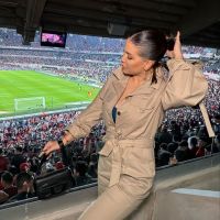 Wanda Nara estuvo presente en el Monumental con un look muy chic