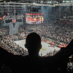Los aficionados del Partizan animan durante el partido de basquet de la Euroliga entre el KK Partizan Belgrado y el Olympiacos en Belgrado. | Foto:OLIVER BUNIC / AFP