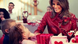 Melania Trump cumple 53 años y su estilo inspira a una generación