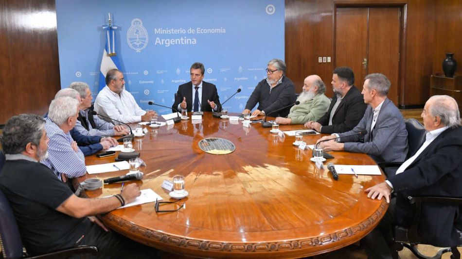 Reunión de Sergio Massa con la CGT y los movimientos sociales 20230426