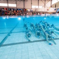 El equipo femenino francés campeón del mundo de Hockey Subacuático Masters participa en una sesión de entrenamiento antes de una competición amistosa previa a los próximos Campeonatos del Mundo en Sarcelles, a las afueras de París. | Foto:Anne-Christine Poujoulat / AFP