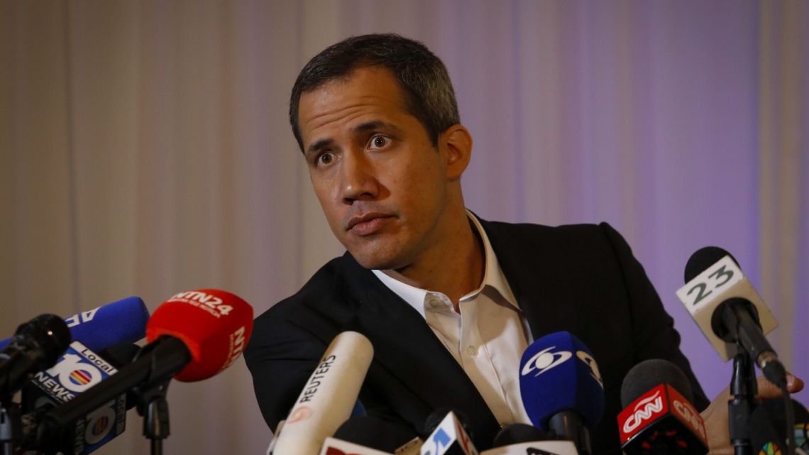 El disidente venezolano Guaidó dijo que Colombia amenazó con deportarlo