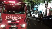 Bomberos de la Policía de la Ciudad de Buenos Aires trabajan a contrarreloj (Télam). 