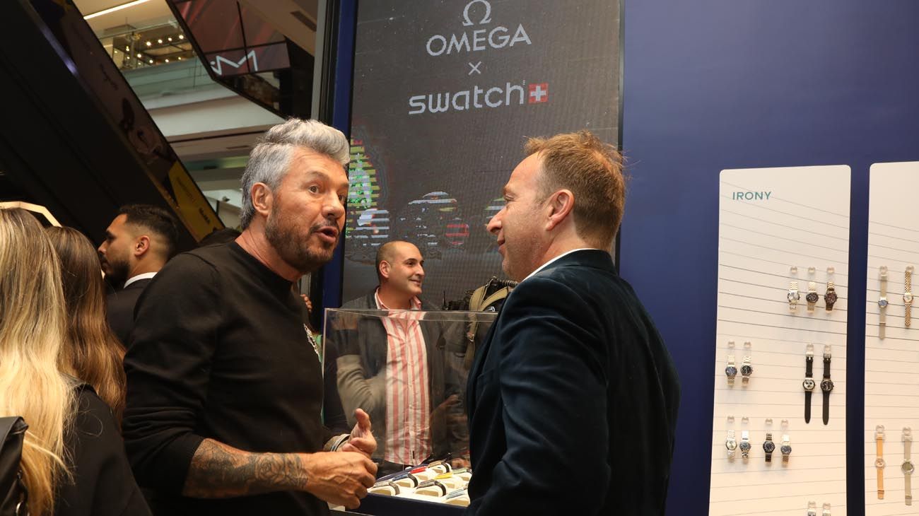 Wanda Nara junto a otros famosos estuvieron presentes en el exclusivo evento de Swatch en el Alto Palermo.