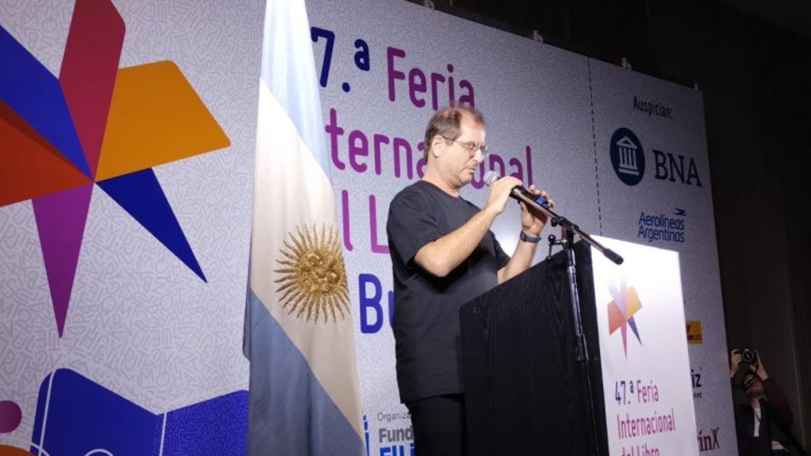 Martín Kohan presenting his inaugural speech at the International Book Fair on Thursday night in La Rural, Buenos Aires.