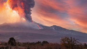 Volcán en erupción 
