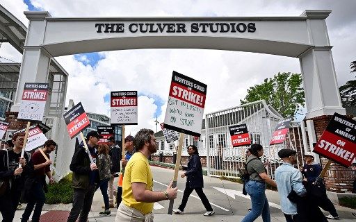 Huelga de guionistas en Hollywood. Marchas en la puertas de los estudios de Amazon Primer en Los Ángeles.