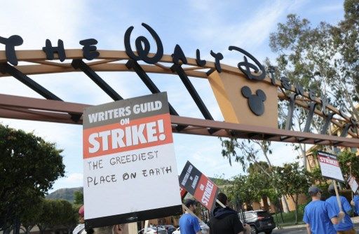 Huelga de guionistas en Hollywood. Marchas en la puertas de los estudios de Disney en Los Ángeles.