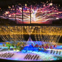 Artistas participan en la ceremonia de apertura de los 32º Juegos del Sudeste Asiático (Juegos SEA) en el Estadio Nacional Morodok Techo de Phnom Penh. | Foto:MOHD RASFAN / AFP