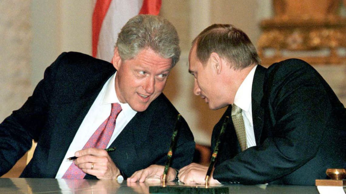 Bill Clinton asumió en 2011 que Vladimir Putin invadió Ucrania