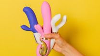 Cuando solo alcanzamos el orgasmo con nuestros juguetes: ¿hay que preocuparse?