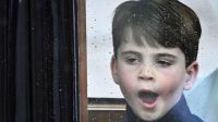 Parece que el pequeño Louis, de 4 años, se tuvo que despertar muy temprano.