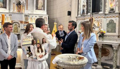 Con looks versátiles, las hermanas Cubero fueron la sensación en el bautismo de Luca Cubero