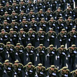 Militares rusos llegan para participar en el desfile militar del Día de la Victoria, que se celebrará en la Plaza Roja, en el centro de Moscú. Rusia celebra el 78º aniversario de la victoria sobre la Alemania nazi durante la Segunda Guerra Mundial. | Foto:KIRILL KUDRYAVTSEV / AFP