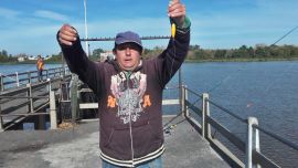 Poco a poco va irrumpiendo el pejerrey en el estuario rioplatense. No sólo lo pescan embarcados, de orilla ya hay resultados.