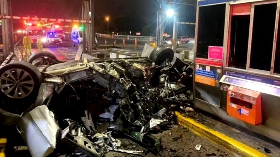 El fatal choque de un auto contra un peaje en la Panamericana.