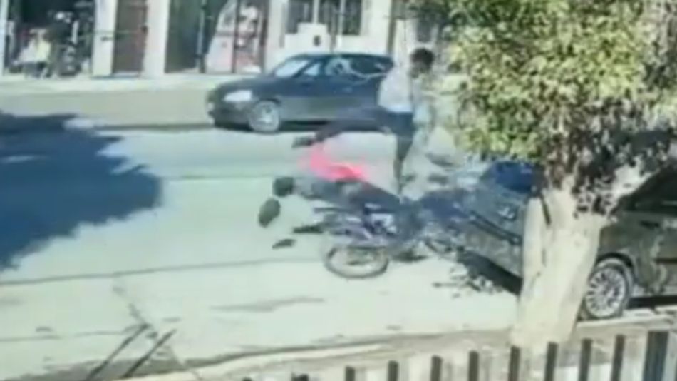 Córdoba: le robó la bicicleta a un jubilado y un vecino lo bajó de una  patada voladora | Perfil