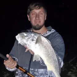 Salida nocturna de Román Guianone lo premio con una buena variada en un mes de mayo que sigue siendo muy positivo para la pesca.