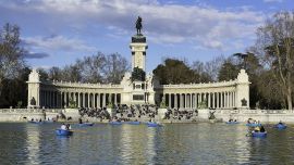 Madrid se convirtió en una ciudad verde y ecológica, llena de paseos para caminar o recorrer en bicis elécricas.
