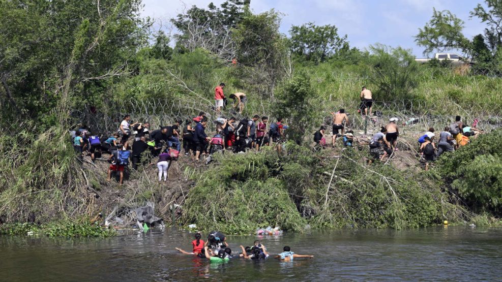 Migrantes en la frontera entre México y Estados Unidos 20230510